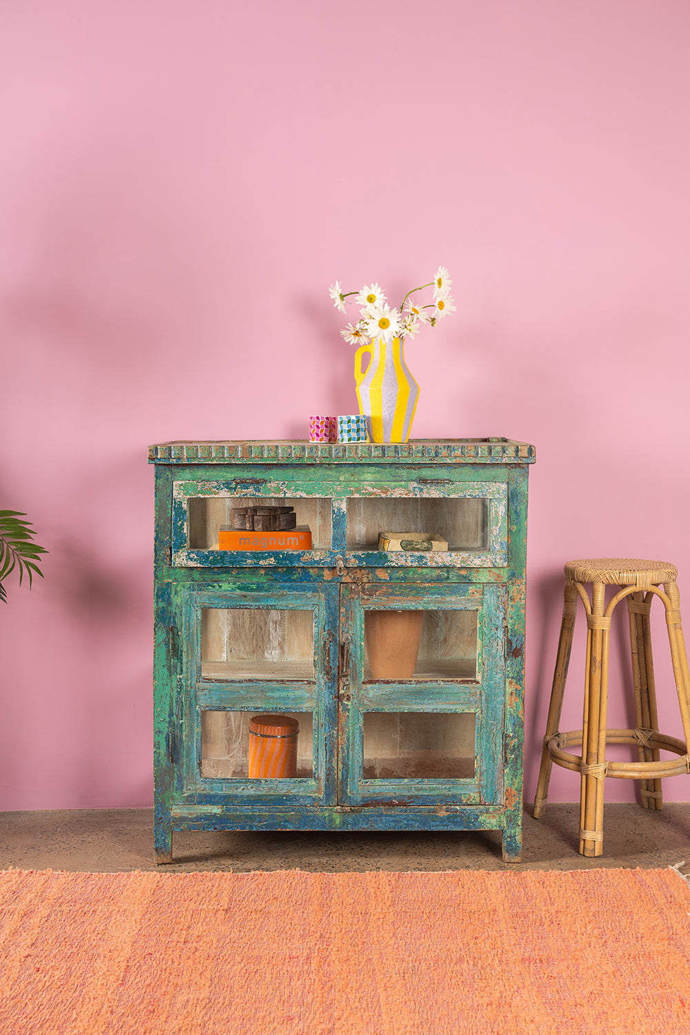 Vintage Display Cabinet in Blue Tones <p>W:100cm D:52cm H:110cm </p>