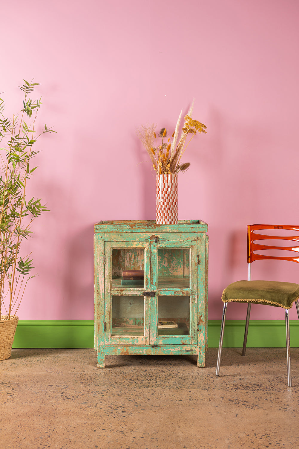 Vintage Light Green Display Cabinet <p>W:64cm D:44cm H:81cm </p>