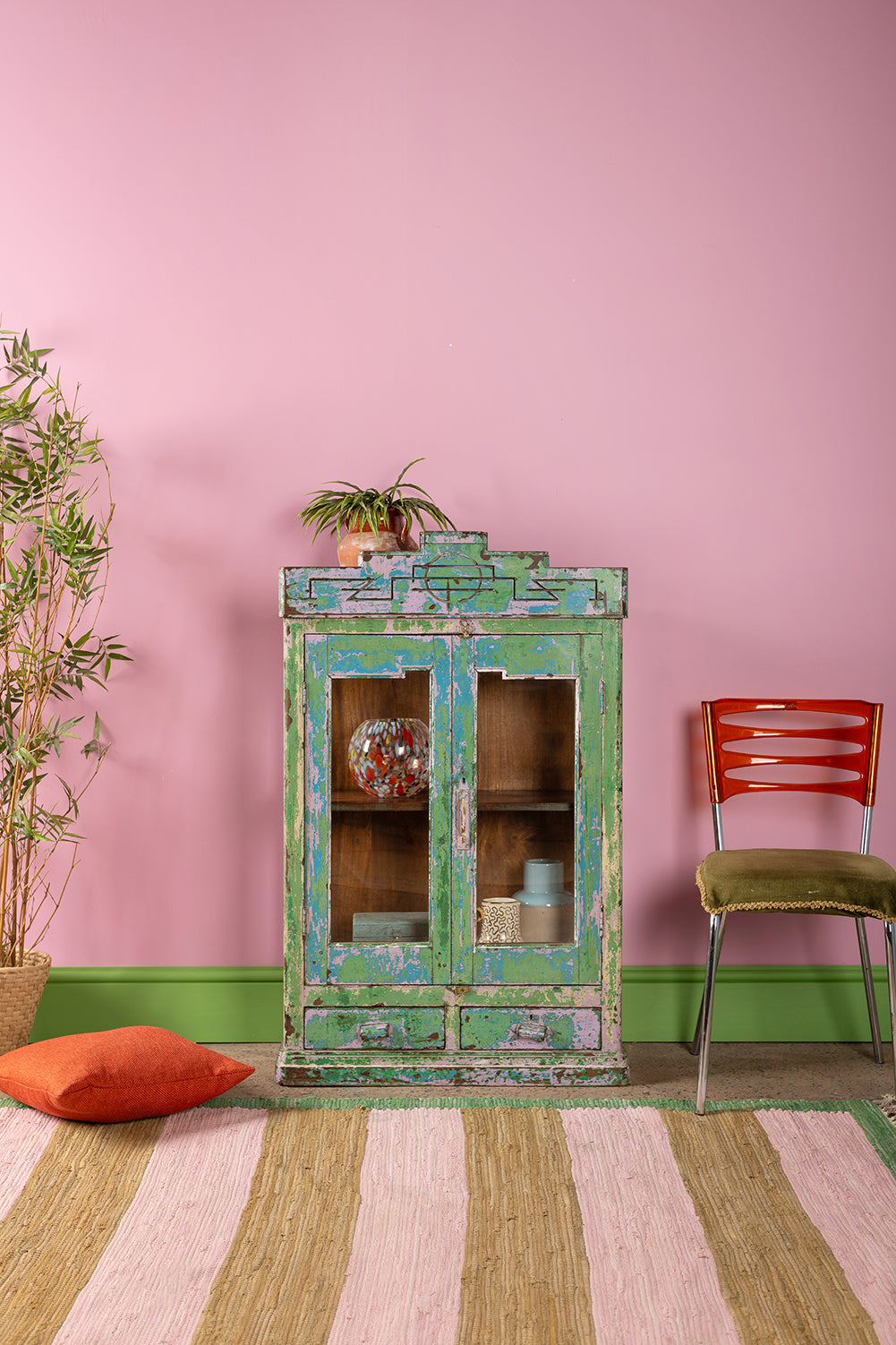 Vintage Art Deco Style Display Cabinet <p>W:73cm D:33cm H:116cm </p>
