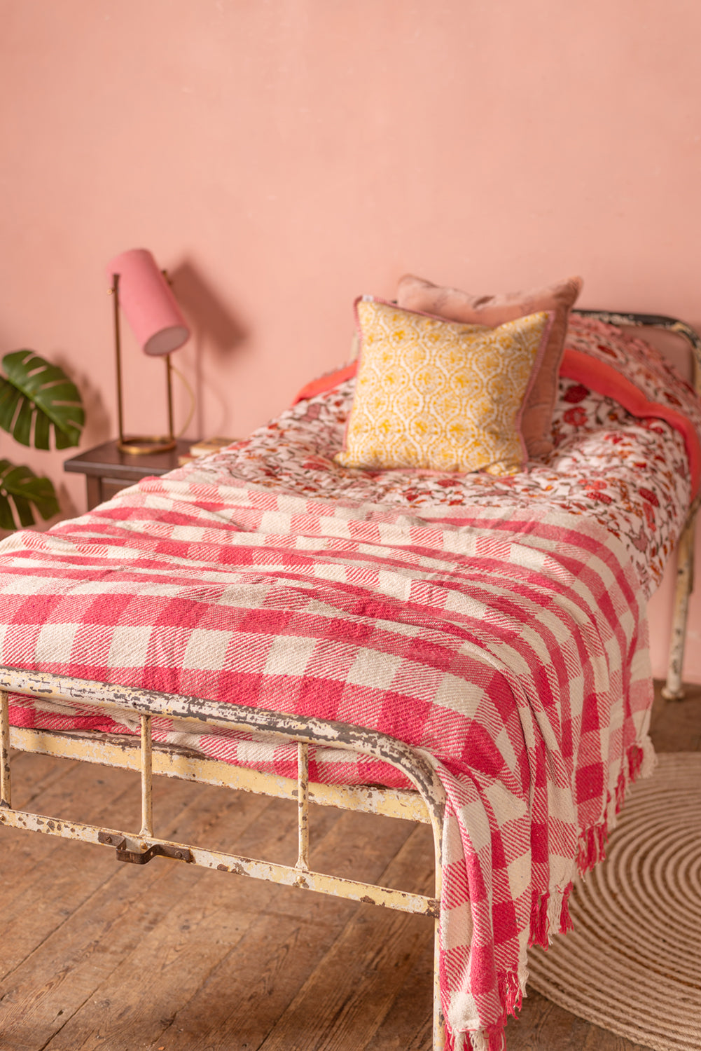 Vintage Cream Metal Bed