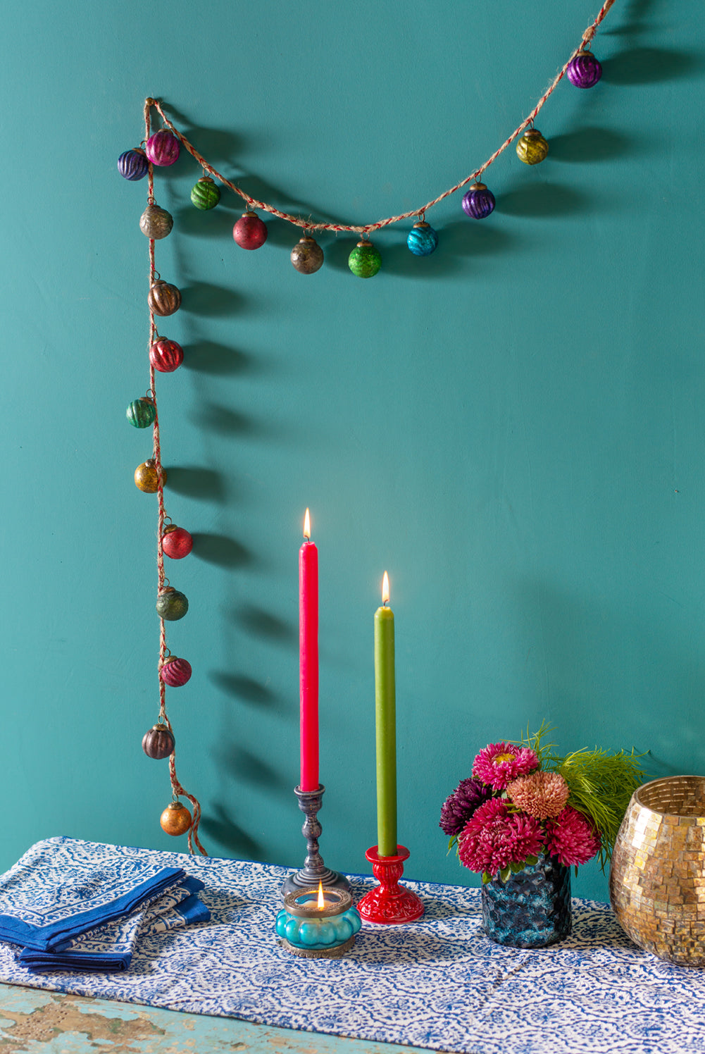 Garland with 20 Small Frosted Metallic Glass Baubles