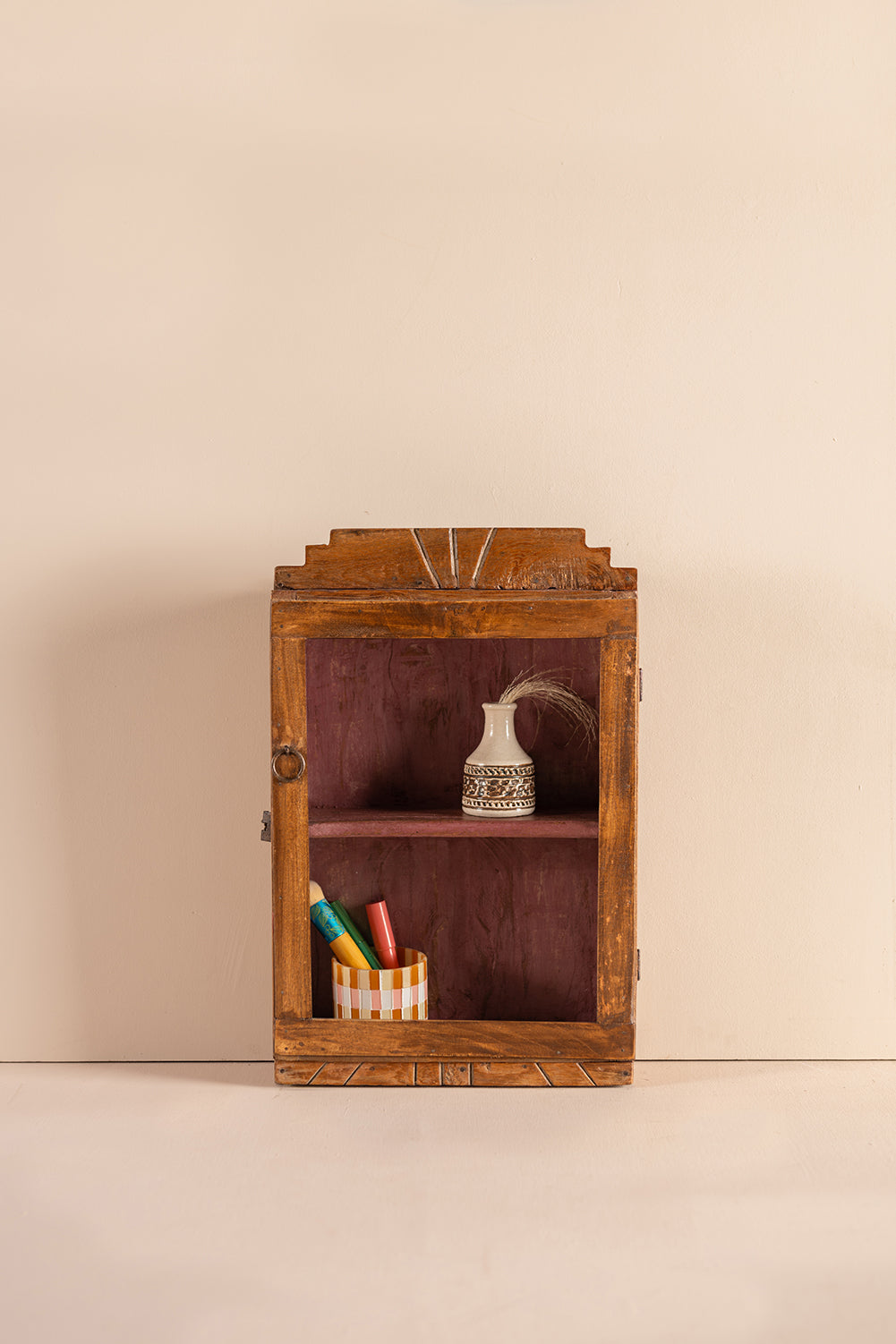 Vintage Wooden Wall Showcase <p>W:29cm D:9.5cm H:45cm </p>